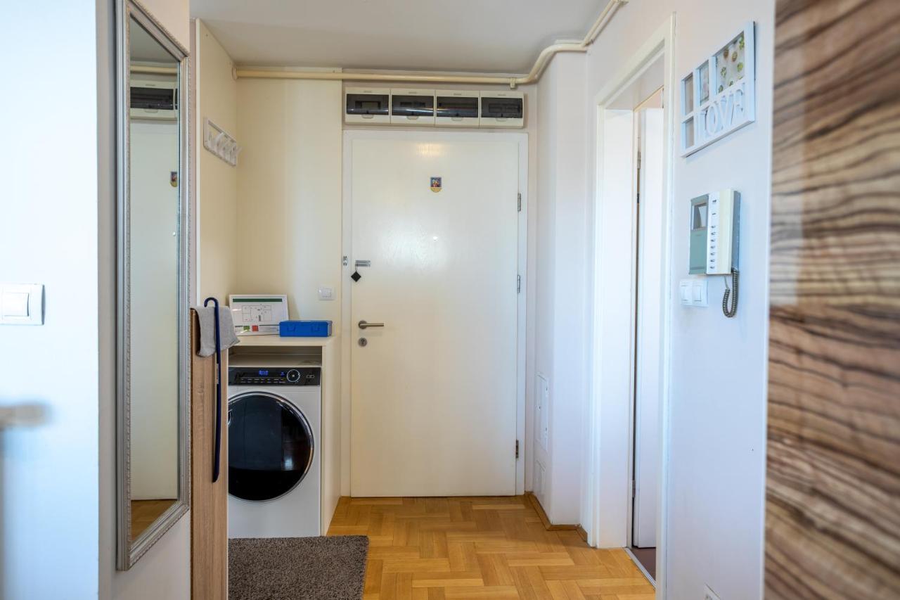 Luxurious In The Heart Of Apartment *