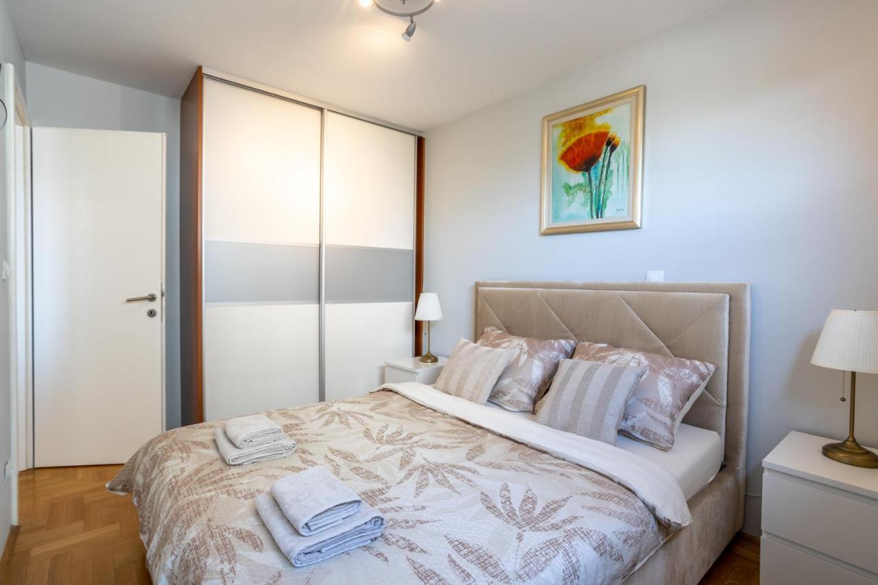 Luxurious In The Heart Of Apartment *