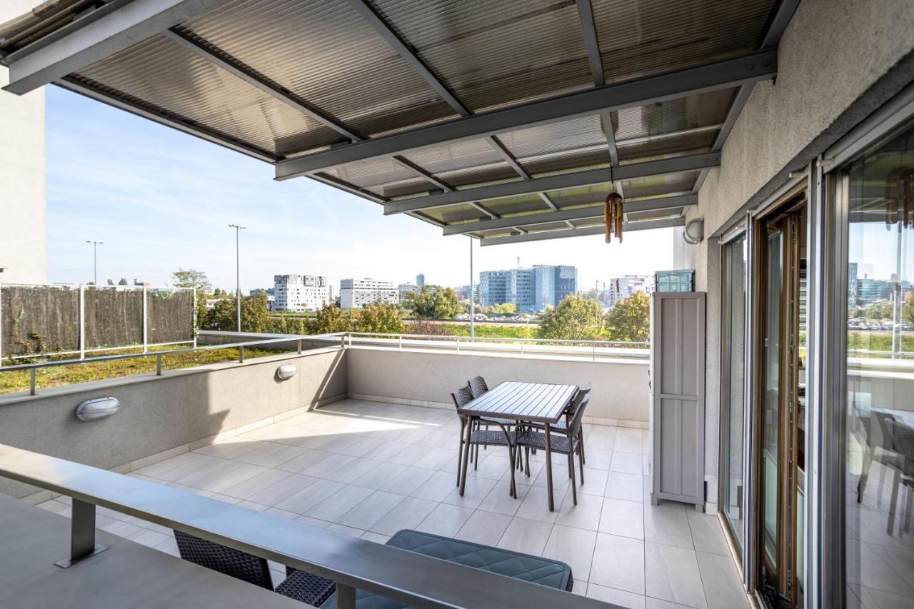 Luxurious In The Heart Of Apartment *